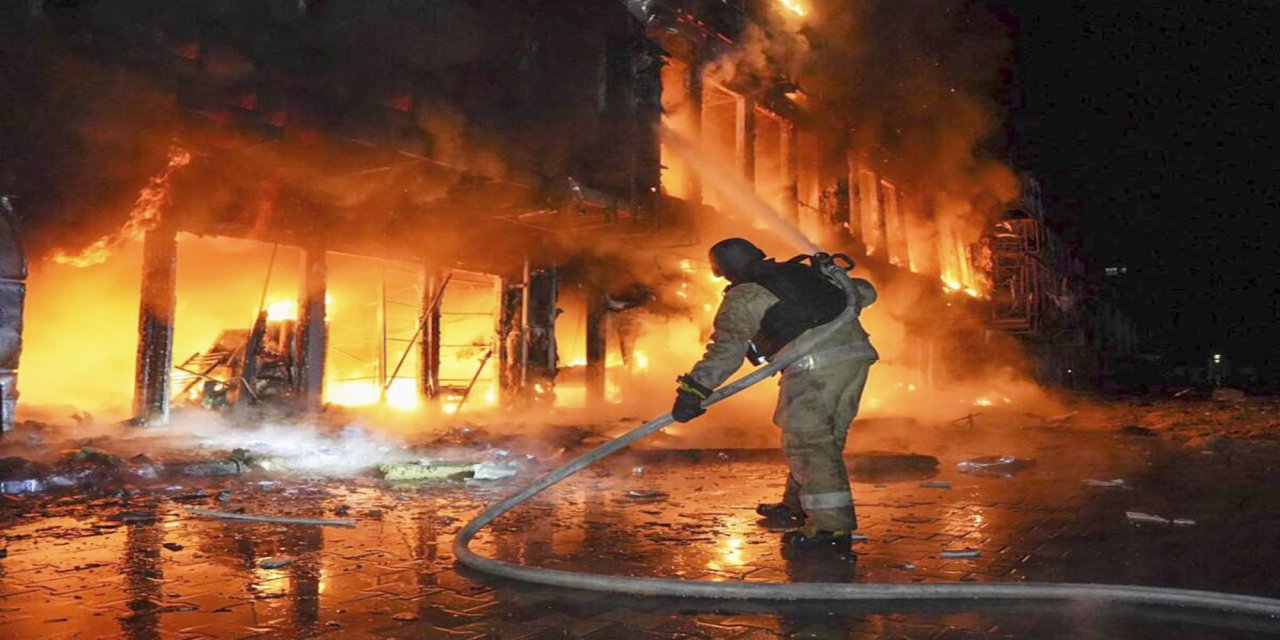 Ukrayna'dan Rusya'ya İHA saldırısı: Liman alev aldı, gemiler zarar gördü