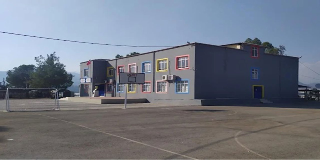 Mersin'de okulda silahlı saldırı: Okul müdürü yaralandı