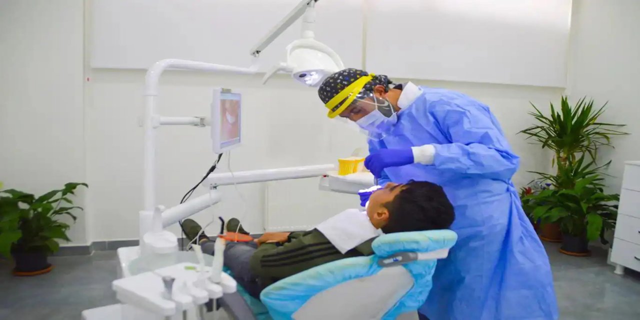 Öğr. Gör. Halmedov: Diş kaybı yalnızca estetik bir sorun değil