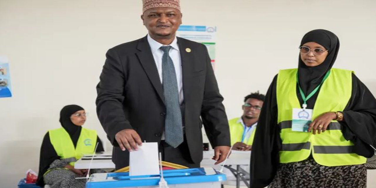 Mogadişu’da halk 56 yıl aradan sonra ilk kez doğrudan oy kullandı