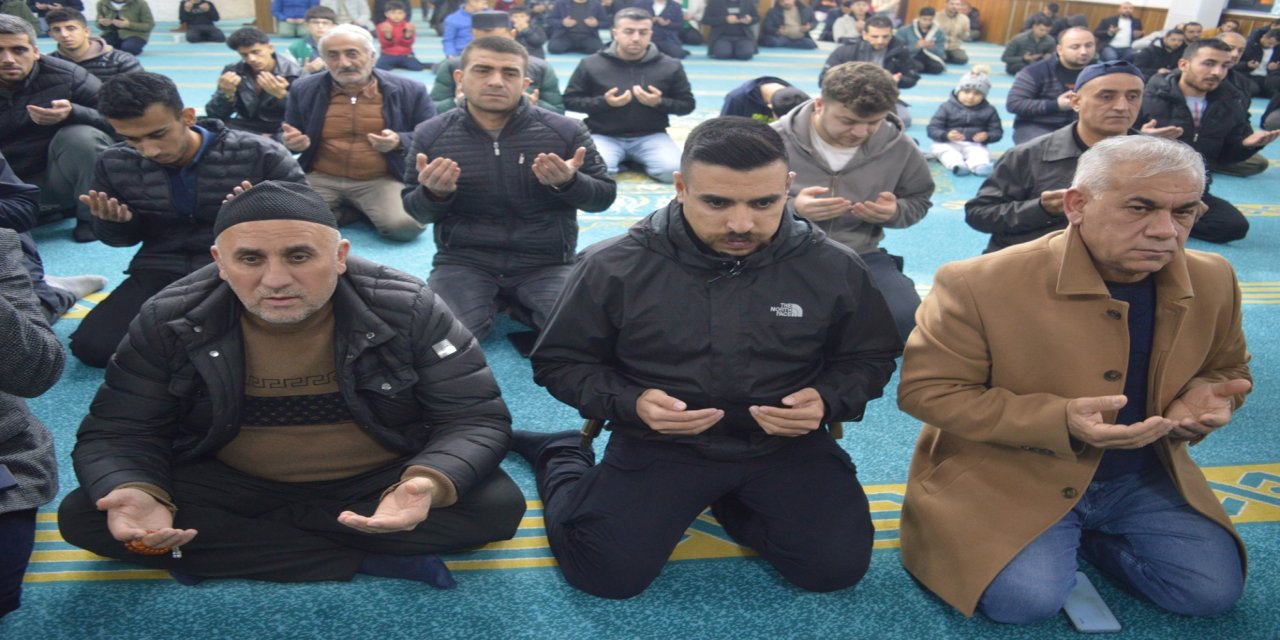 Siirt’te Regaib Kandili’nde Filistin ve mazlum coğrafyalar için dualar edildi