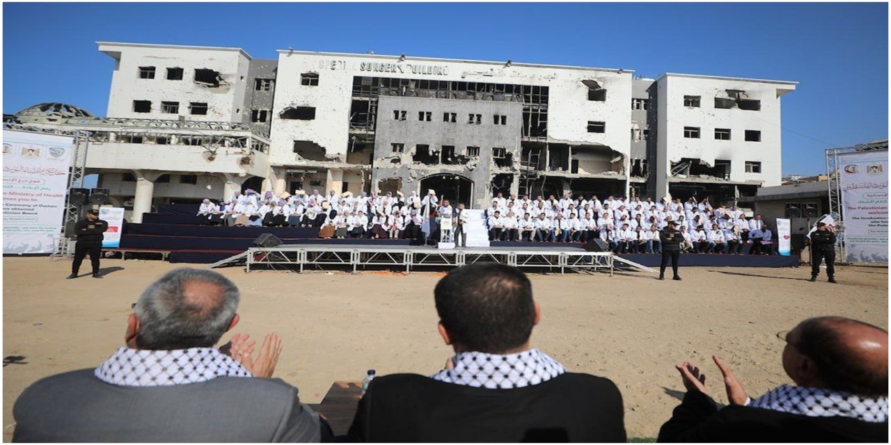 Enkazın ortasında mezuniyet: El-Şifa’da doktorlara diploma töreni
