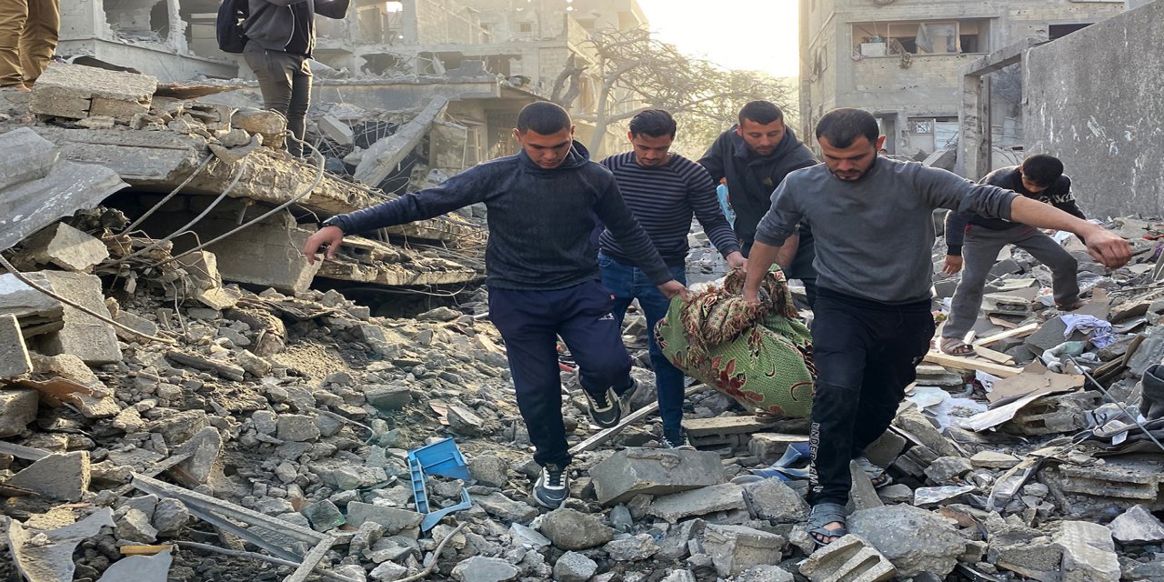 Gazze'de şehit sayısı 70 bin 945'e yükseldi