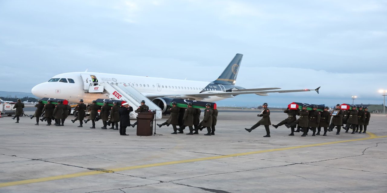 Libyalı komutanlar askerî törenle uğurlandı