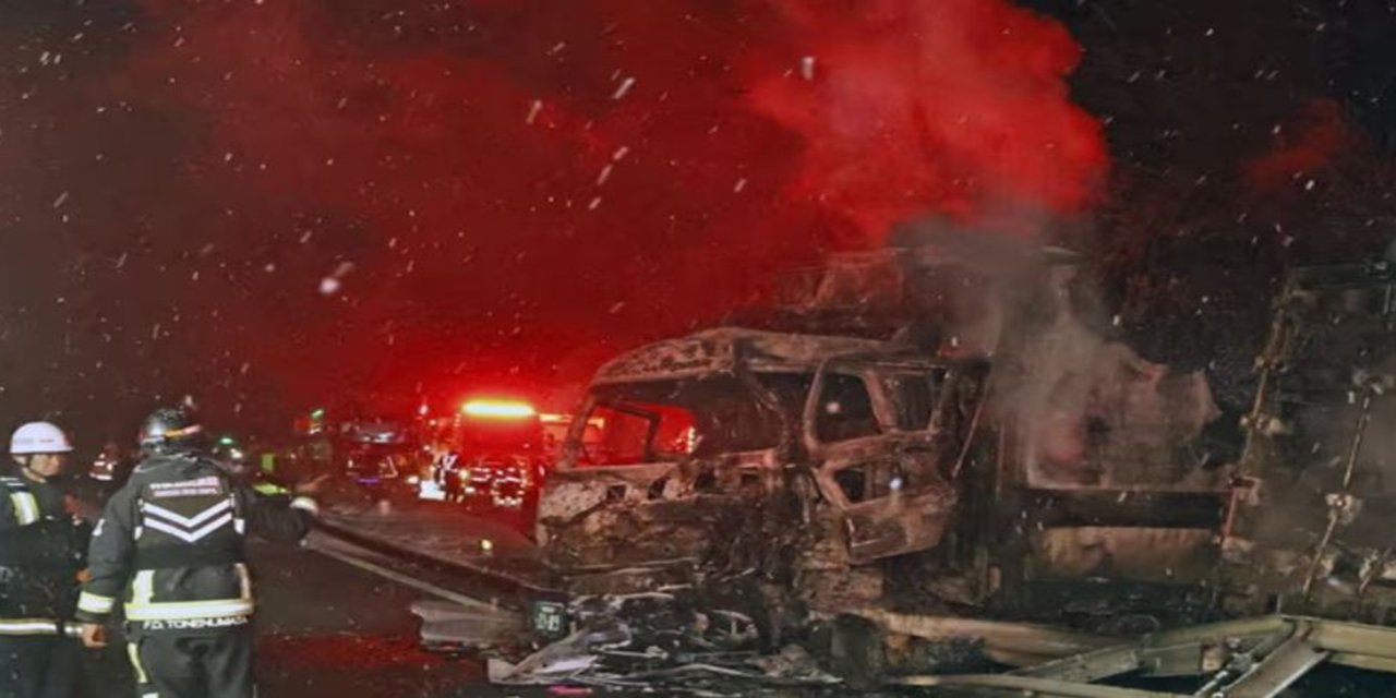 Japonya'da zincirleme kaza: 2 ölü, 26 yaralı