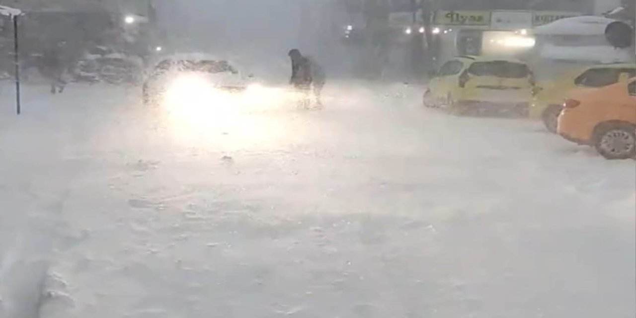 Bingöl'de yoğun kar ve tipi günlük hayatı olumsuz etkiliyor