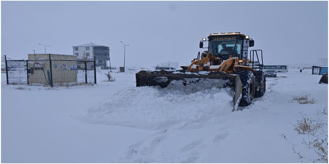 Van ve Hakkari’de 591 yerleşim yeri ulaşıma kapandı