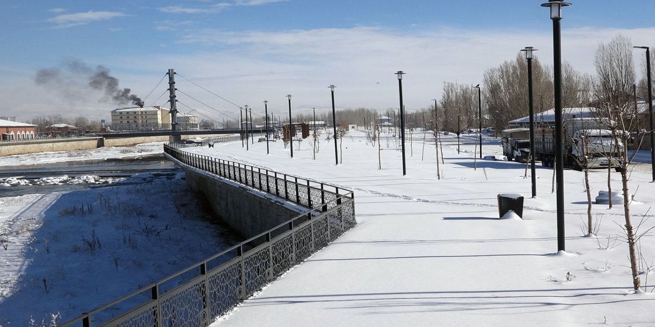 Doğuda 5 ilde 1874 yerleşim yeri kar nedeniyle ulaşıma kapandı