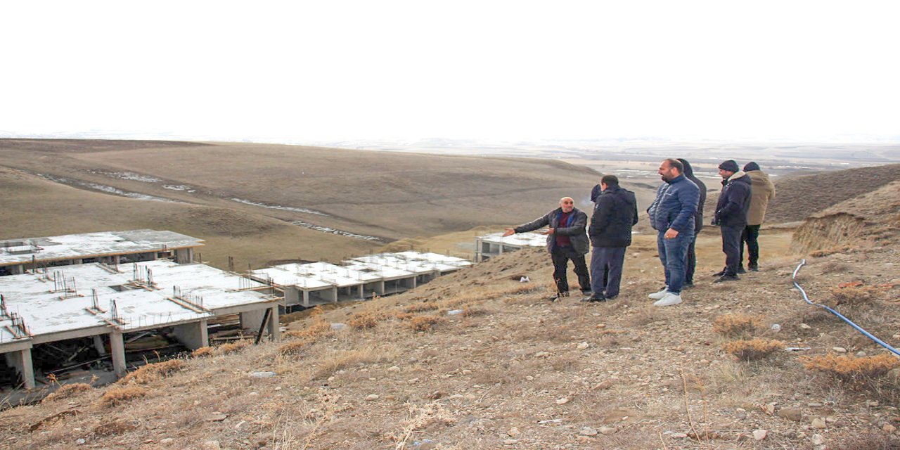 Taşlıçay'da TOKİ sakinleri: "Dere yatağına konut istemiyoruz"