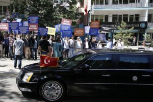 Biden'a protesto şoku! “Sizin çocuklar içeride”