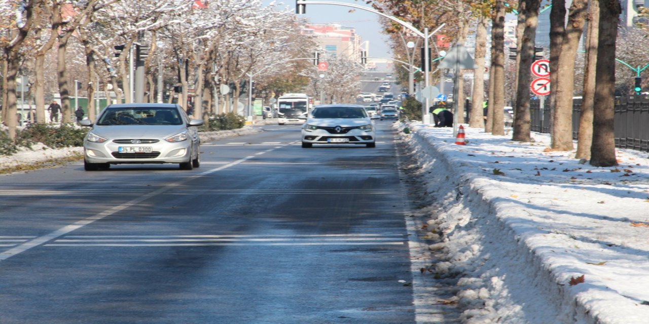 Usta sürüş eğitmenlerinden buzlu yollara karşı hayati uyarılar