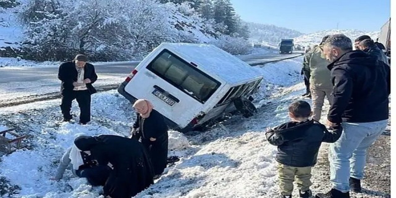 Siirt'te etkili olan buzlanma, trafik kazalarına neden oldu: 4 yaralı