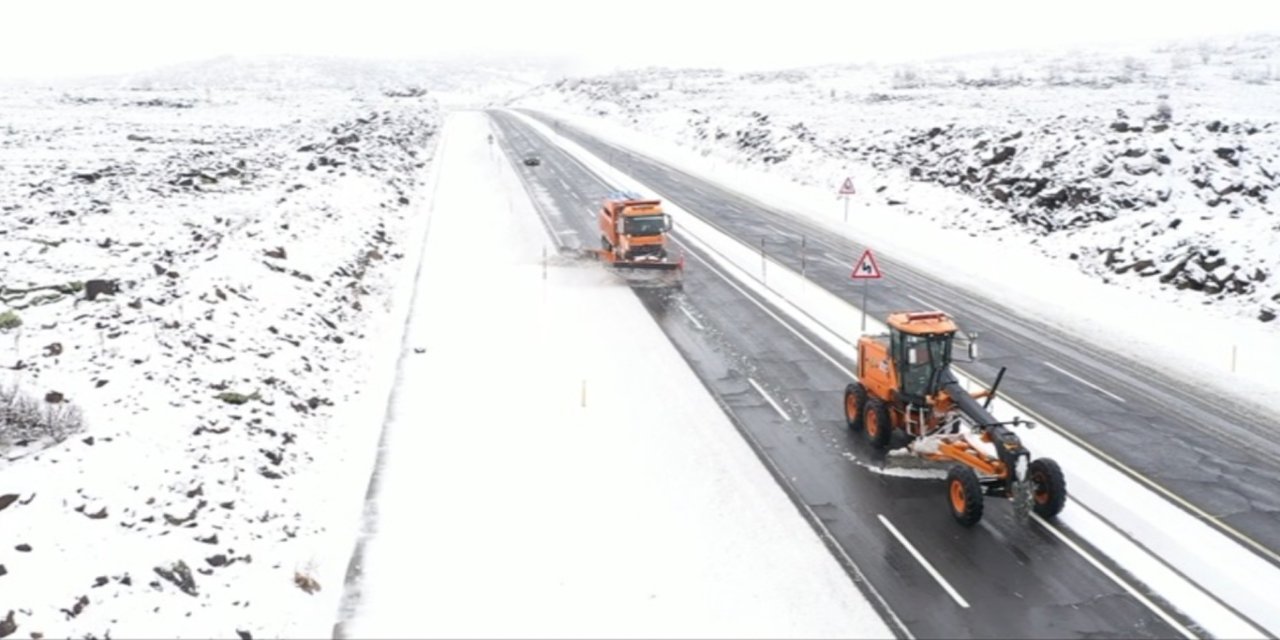 Karayolları, yoğun kar ve buzlanmaya karşı tüm önlemleri aldı