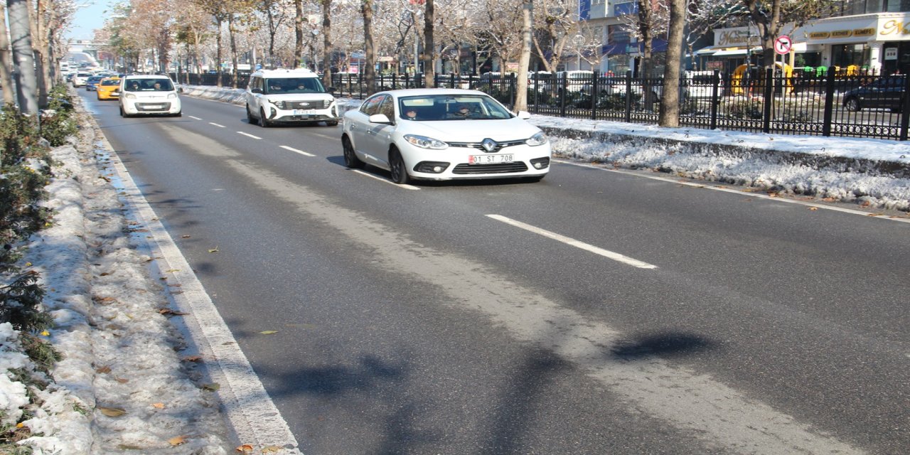 Ulaşım sorunu yaşayan esnaftan yaya geçidi talebi