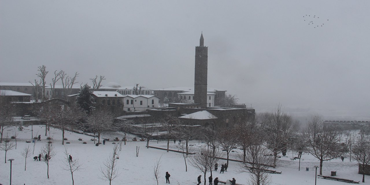 Diyarbakır için beklenen kar yağışı başladı
