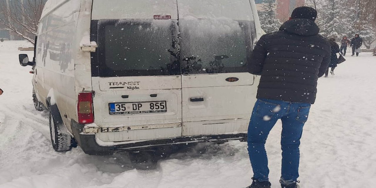 Bingöl’de yoğun kar yağışı hayatı olumsuz etkiledi