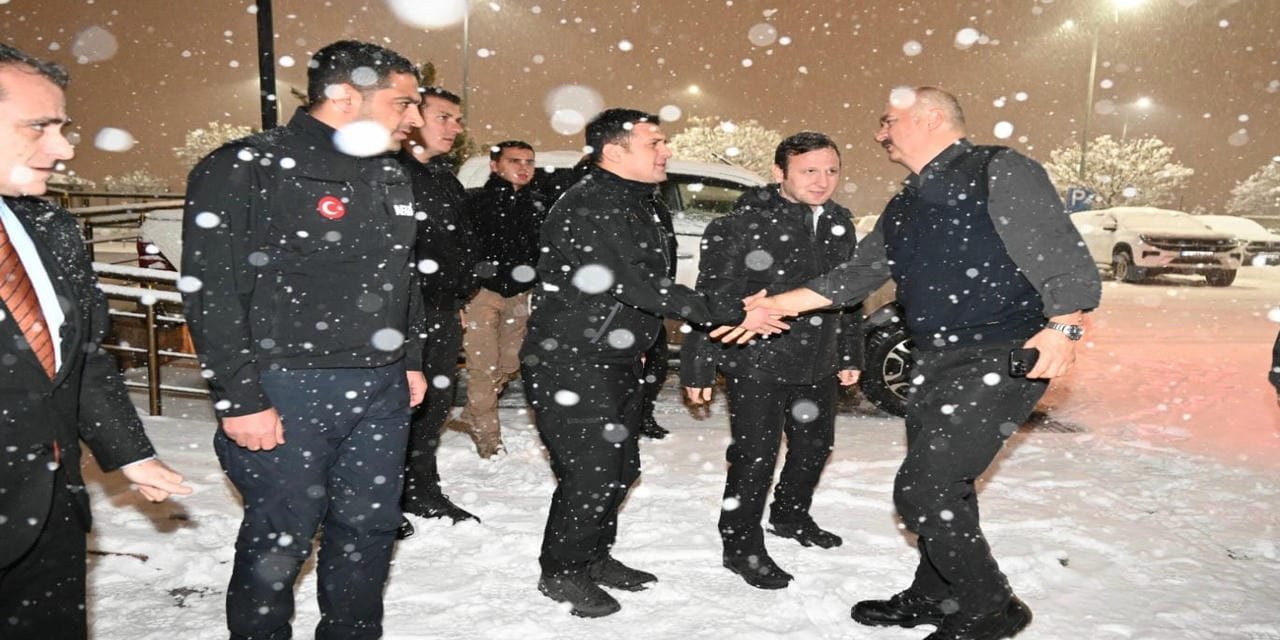 Vali Canalp, karla mücadele çalışmalarını kriz merkezinden anlık takip etti