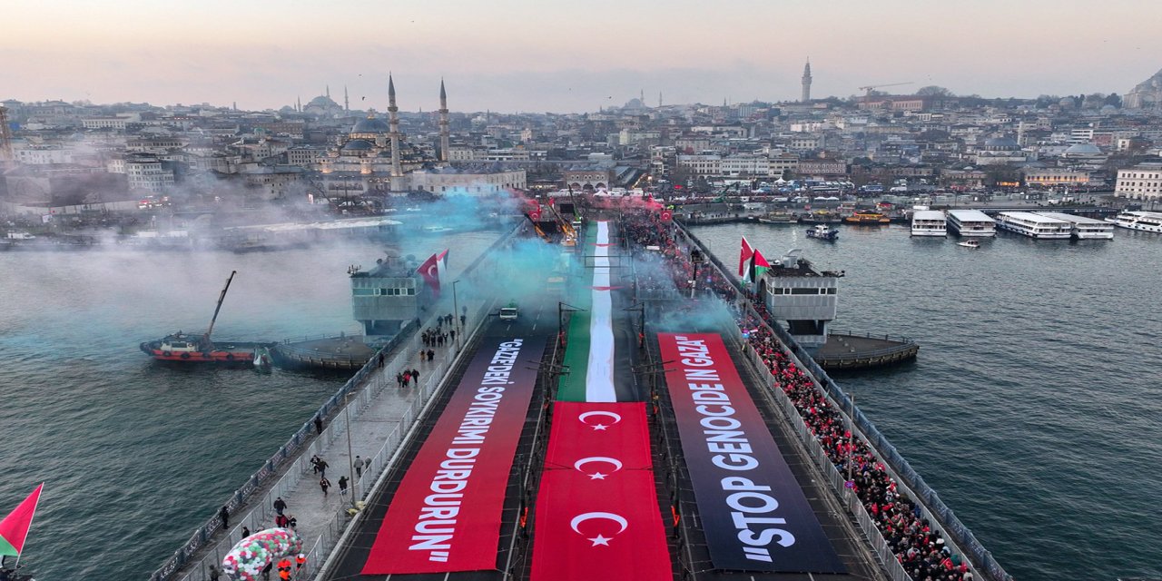 İstanbul'da "Sinmiyoruz, susmuyoruz Filistin'i unutmuyoruz" yürüyüşü