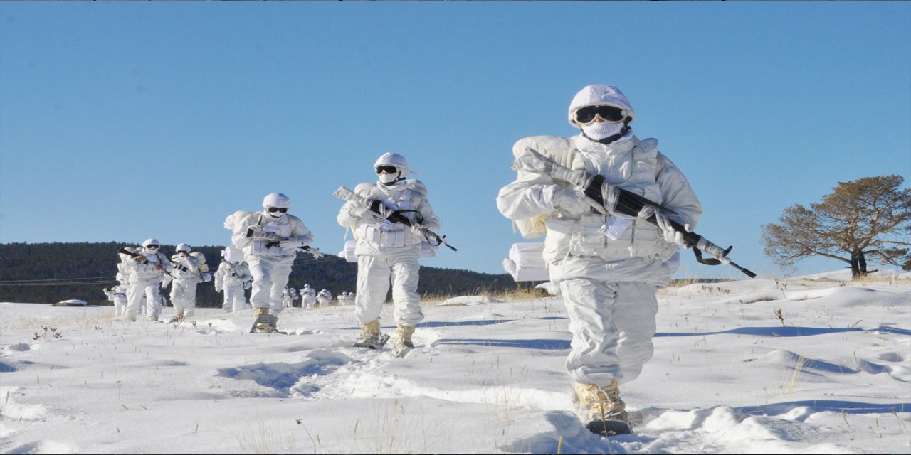 Kars’ta “Barınma ve Çığ Kursu” gerçekleştirildi