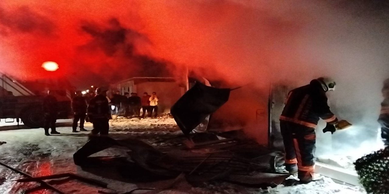 Malatya'da konteyner kentte yangın