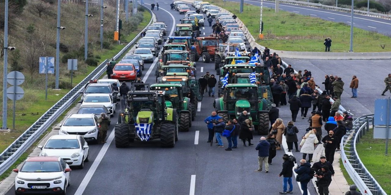 Yunanistan genelinde çiftçilerin eylemleri sürüyor