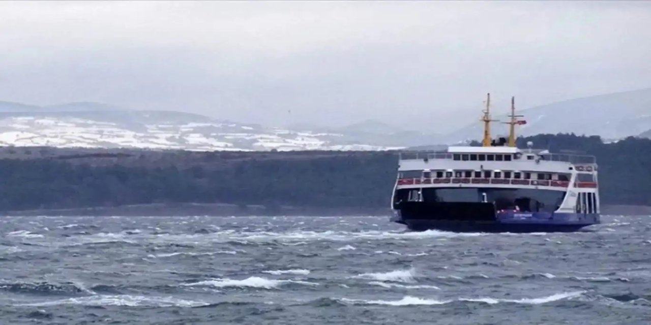 Çanakkale'de feribot seferlerine fırtına engeli