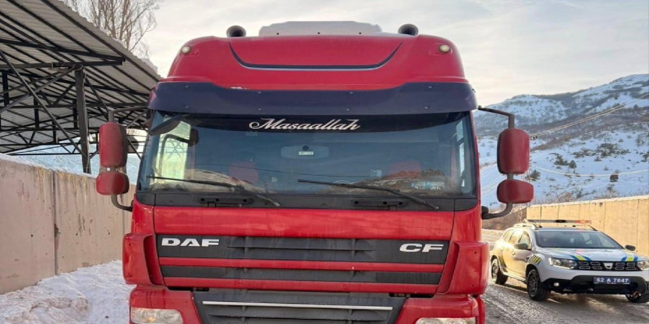 Tunceli-Pülümür kara yolunda kazaya karışan tır sürücüsü yakalandı