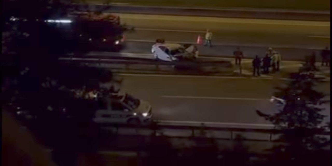 Adana otoyolunda otomobil tıra çarptı : 1 ölü