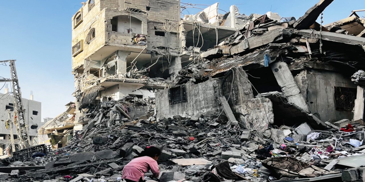 Gazze'de yıkım sürüyor: Magazi'de ev çöktü, şehitler var