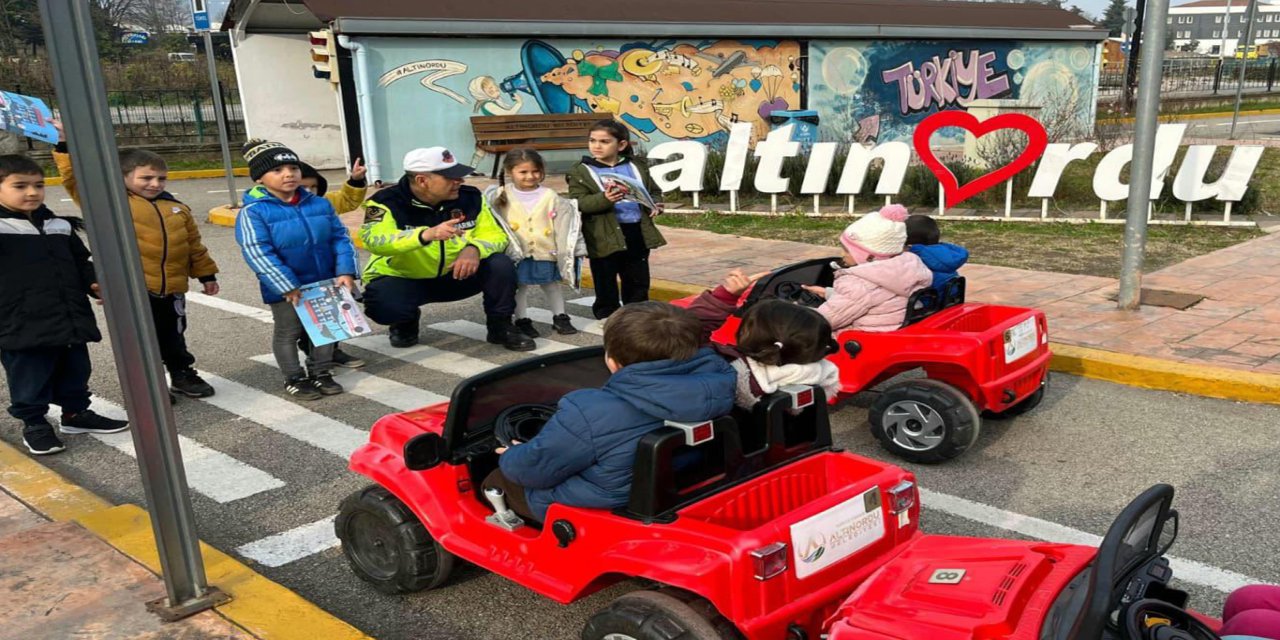 Çocuklara yönelik trafik bilinci etkinliği gerçekleştirildi
