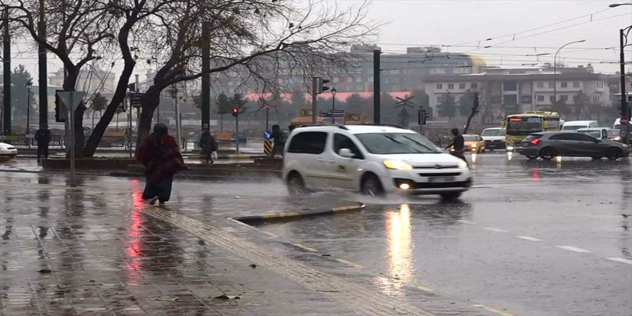 Meteoroloji'den fırtına, kuvvetli yağış, kar ve çığ uyarısı