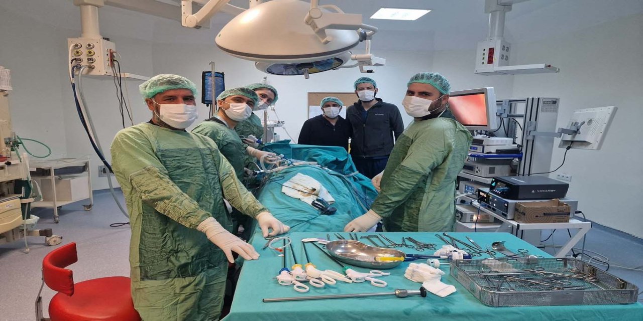 Viranşehir Devlet Hastanesi’nde böbrek kisti kapalı yöntemle alındı