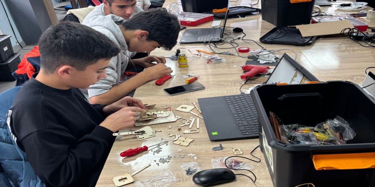 Deneyap atölyesinde geleceğin mucitleri yetişiyor