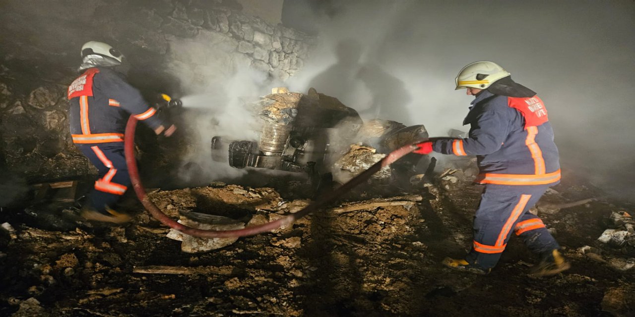 Malatya'da çıkan yangında bir ev tamamen yandı