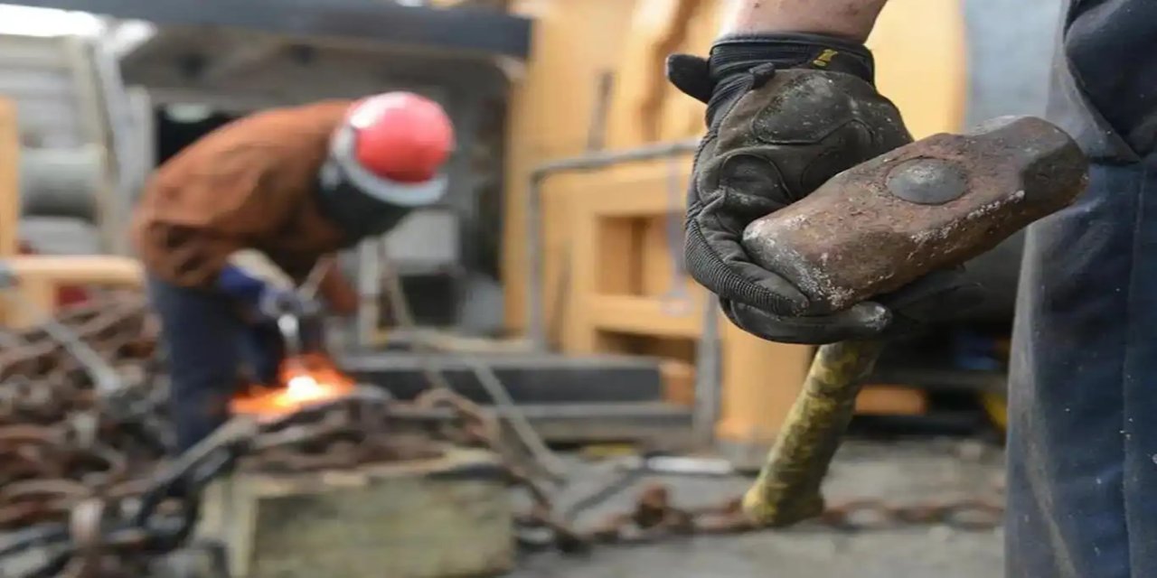 Sanayi üretimi aylık ve yıllık bazda arttı