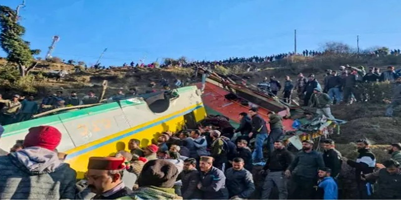 Hindistan'da otobüs kazası: 9 ölü 40 yaralı