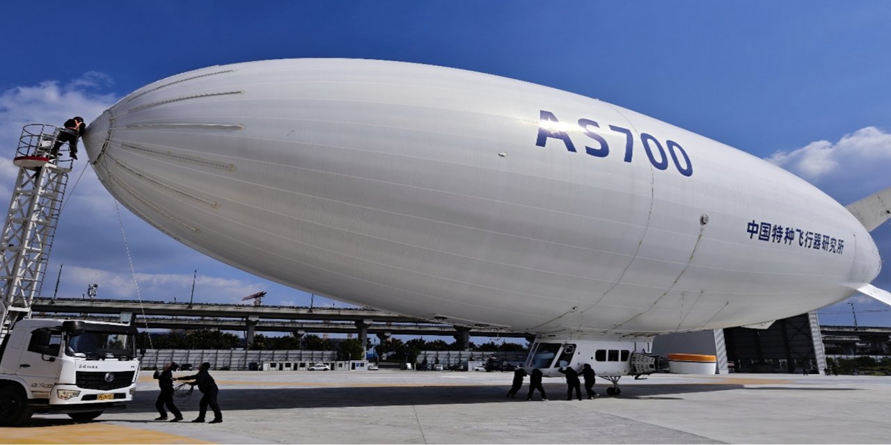 Çin'in ilk yolcu hava gemisi ticari seferlerine başladı