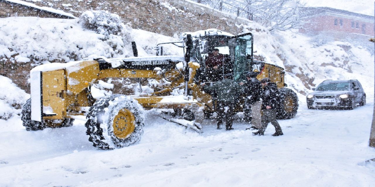 Gümüşhane’de kar yağışı nedeniyle eğitime ara verildi