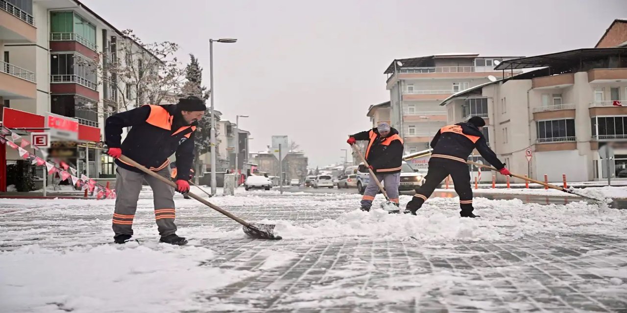 Meteorolojiden kuvvetli yağış, fırtına ve don uyarısı