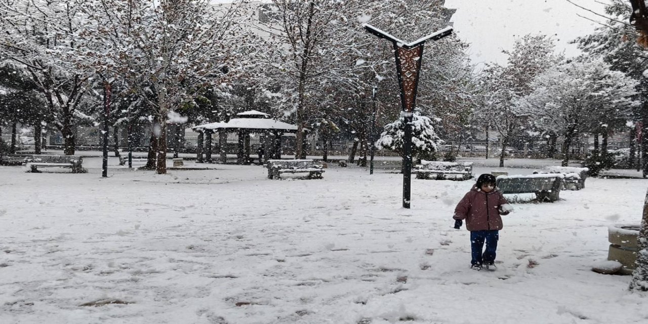 Ülke genelinde yağış, fırtına, buzlanma ve çığ uyarısı