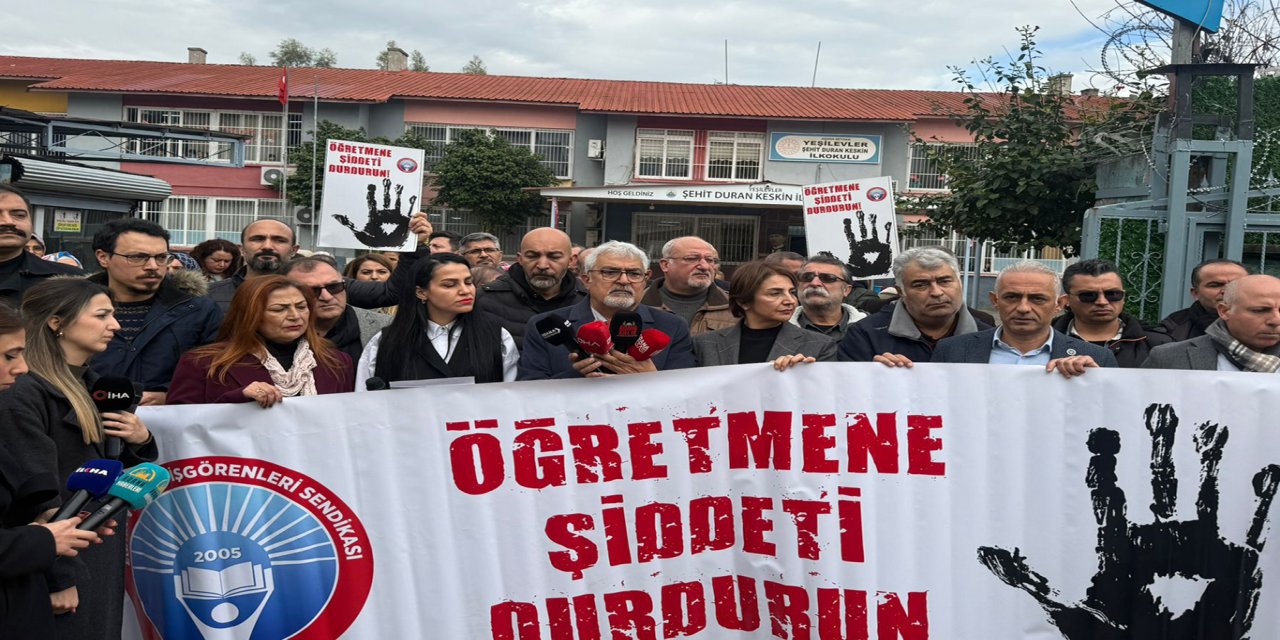 Adana'da öğretmene yönelik şiddet dolayısıyla eğitimciler bir araya geldi
