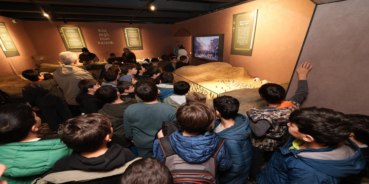 Konya Taş Bina’daki Siyer Sergisi Konyalılardan yoğun ilgi görüyor