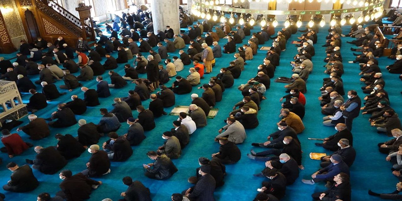 YÖK’ten üniversitelere cuma namazı hassasiyeti