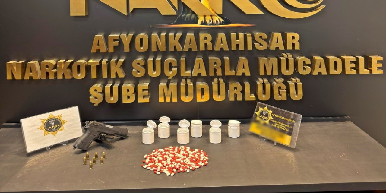 Afyonkarahisar’da durdurulan araçta 335 adet sentetik ecza ele geçirildi