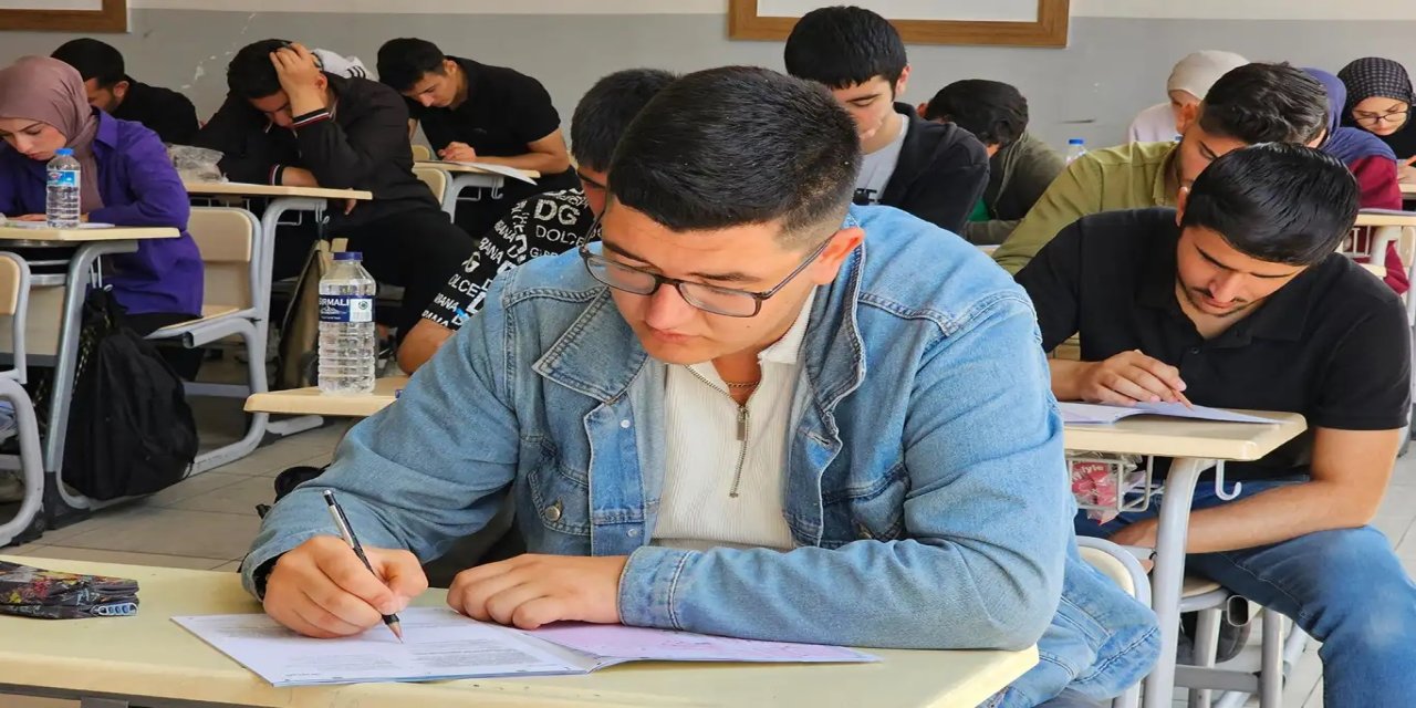 Başarılı öğrencilere burs desteği