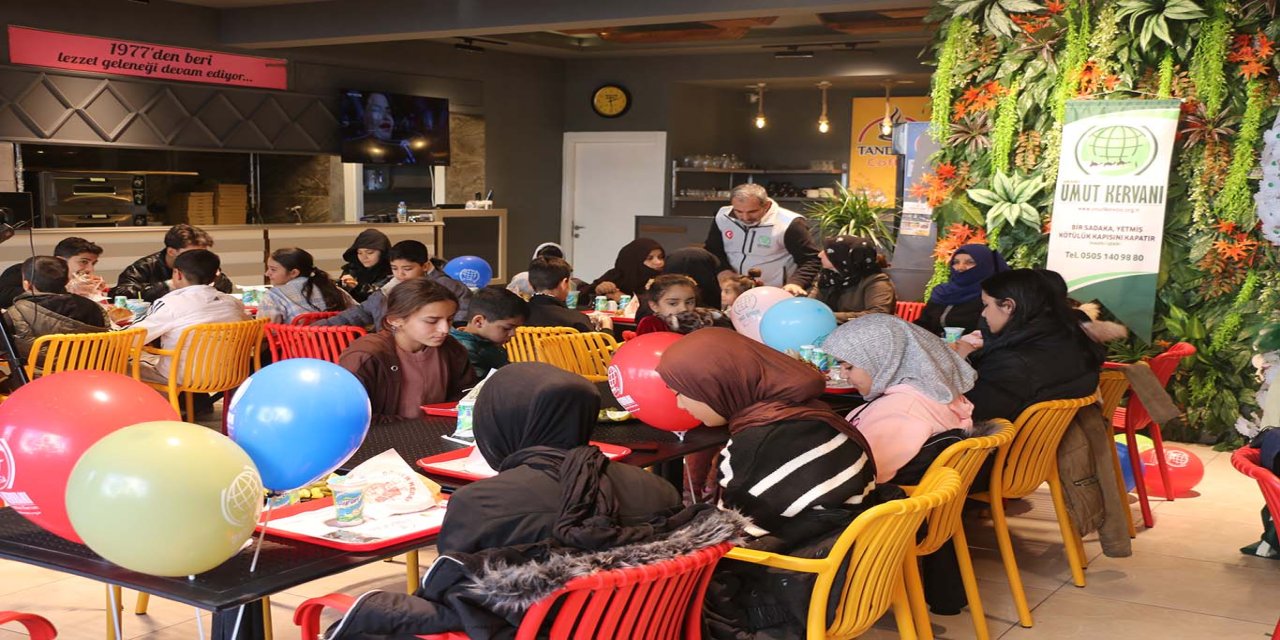 Umut Kervanı Şanlıurfa’dan yetim ve öksüz çocuklara döner ve pizza ikramı