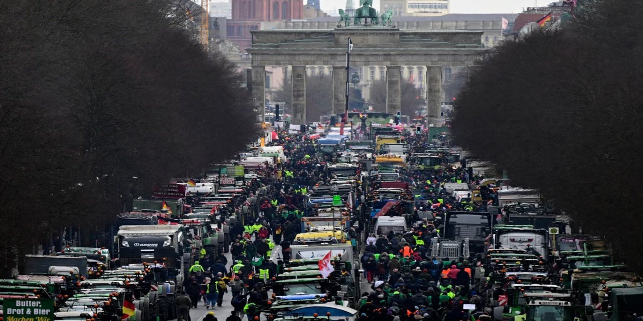 Berlin sokaklarında tarım politikalarına traktörlü tepki