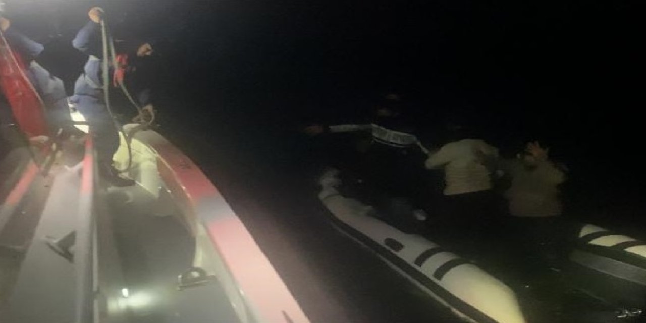 Çanakkale açıklarında 8 düzensiz göçmen kurtarıldı