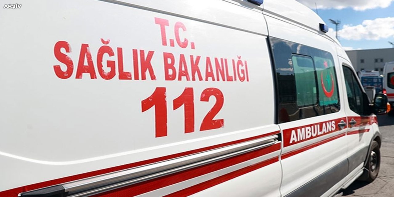 İstanbul'da servis minibüsü yan yattı: 11 yaralı