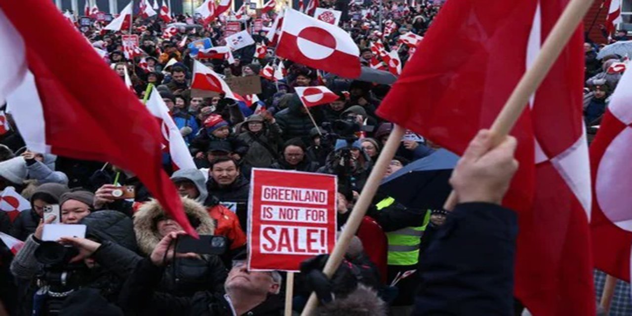 Grönland ve Danimarka'da halk sokaklara döküldü: Trump'a "satılık değiliz" tepkisi